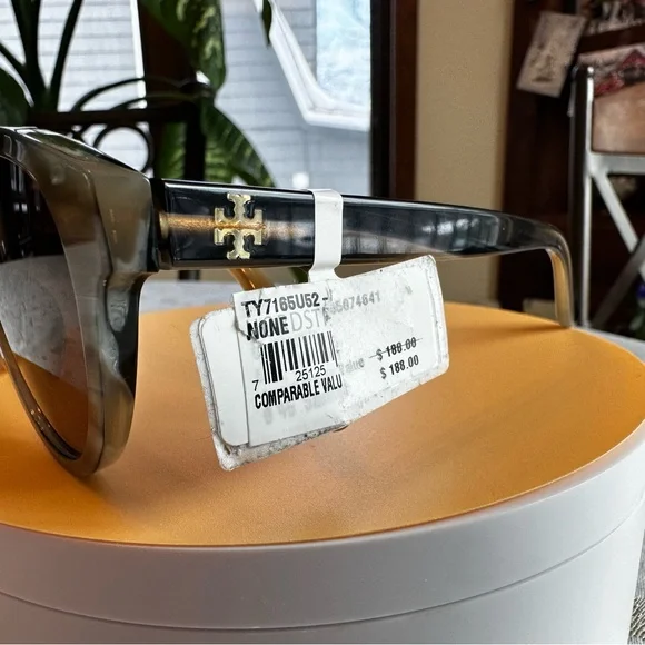 Tory Burch Sunglasses & Case Tortoise Pilot Sunglasses $188 NWT SOLD OUT ONLINE - Picture 6 of 15